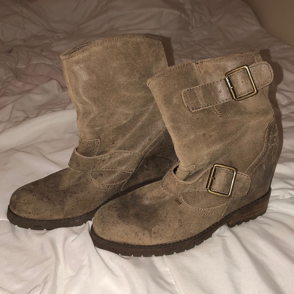 Hidden heel boot - great fall staple!